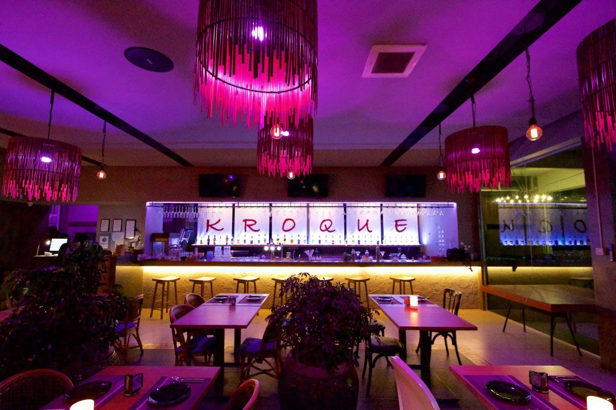 Kroque Boutique & Bistro Ang Sila Exteriér fotografie