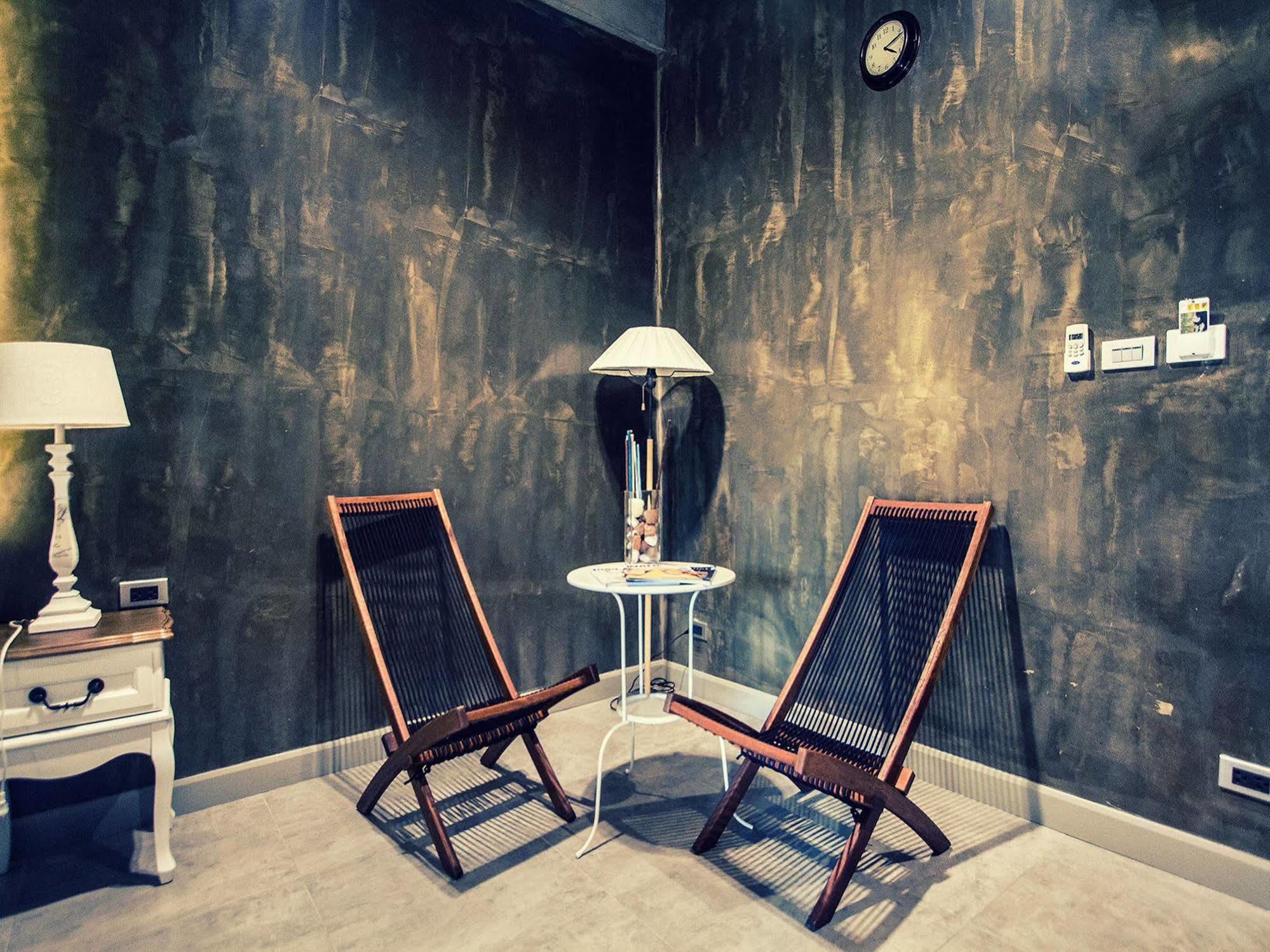 Kroque Boutique & Bistro Ang Sila Exteriér fotografie